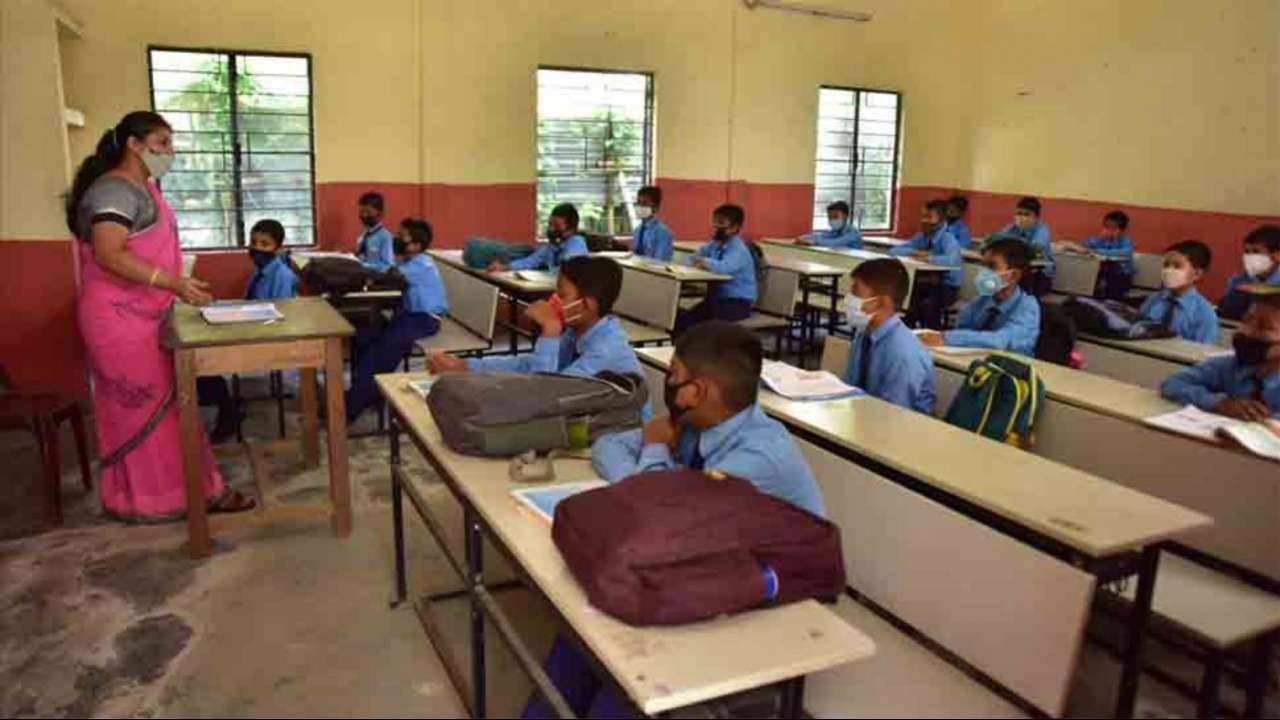 Telangana Schools: విద్యాసంస్థలకు మరో మూడు రోజులు సెలవులు పొడిగించిన తెలంగాణ Telangana Schools: విద్యాసంస్థలకు మరో మూడు రోజులు సెలవులు పొడిగించిన తెలంగాణ