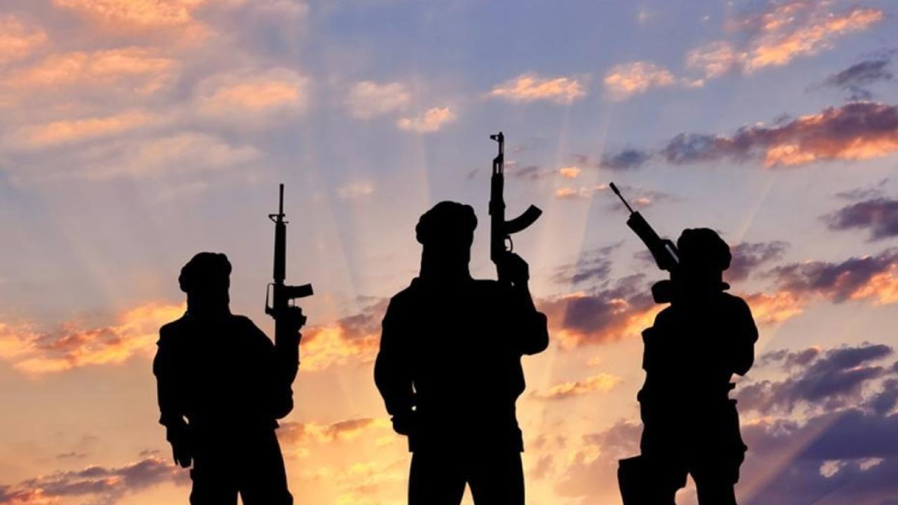 Terrorists: నాలుగేళ్లలో 700 మంది.. జమ్మూలో తీవ్రవాదుల్లో చేరిన యువత Terrorists: నాలుగేళ్లలో 700 మంది.. జమ్మూలో తీవ్రవాదుల్లో చేరిన యువత