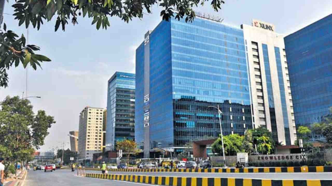 Traffic restrictions: నగరంలో ట్రాఫిక్ ఆంక్షలు.. ఏఏ ఏరియాల్లో అంటే.. Traffic restrictions: నగరంలో ట్రాఫిక్ ఆంక్షలు.. ఏఏ ఏరియాల్లో అంటే..