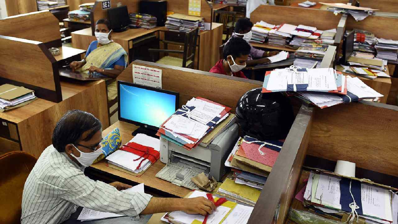 Vacant Posts: కేంద్ర ఉద్యోగాల్లో 9.79 లక్షల ఖాళీలు: ప్రకటించిన కేంద్రం Vacant Posts: కేంద్ర ఉద్యోగాల్లో 9.79 లక్షల ఖాళీలు: ప్రకటించిన కేంద్రం