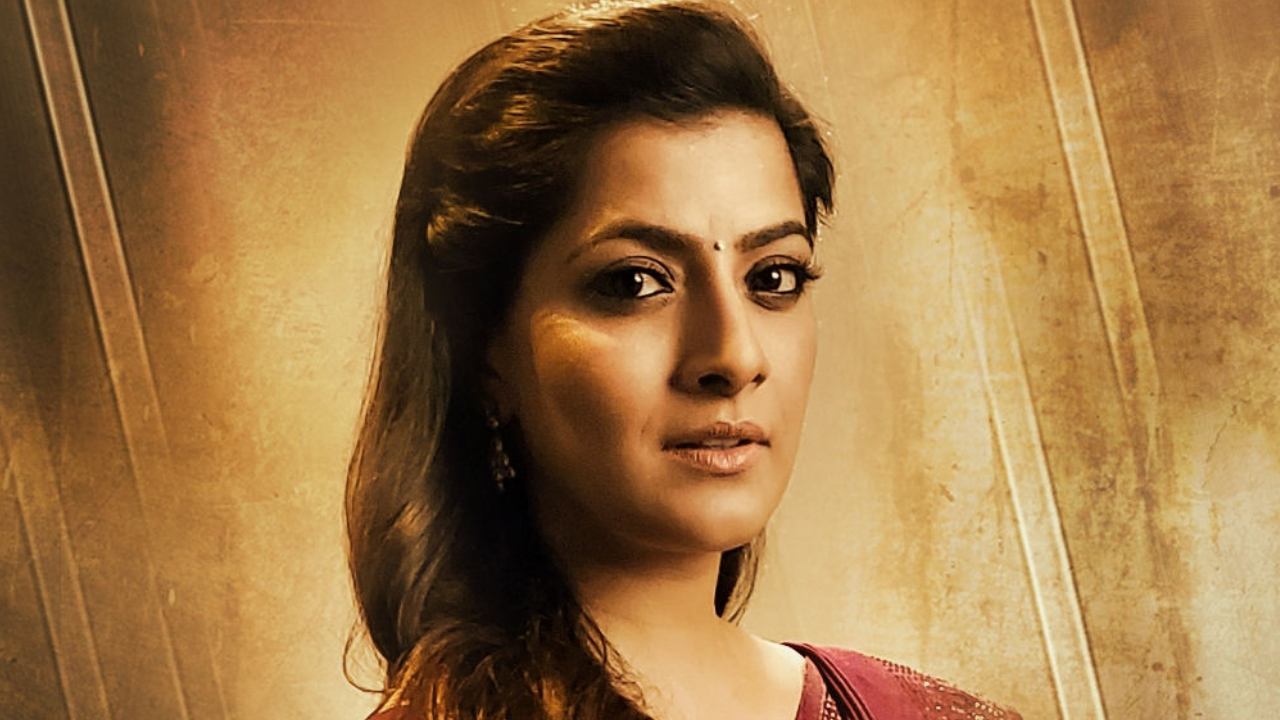 Varalaxmi Sarath Kumar: జయమ్మకు కరోనా పాజిటివ్.. ఆందోళనలో ఫ్యాన్స్! Varalaxmi Sarath Kumar: జయమ్మకు కరోనా పాజిటివ్.. ఆందోళనలో ఫ్యాన్స్!