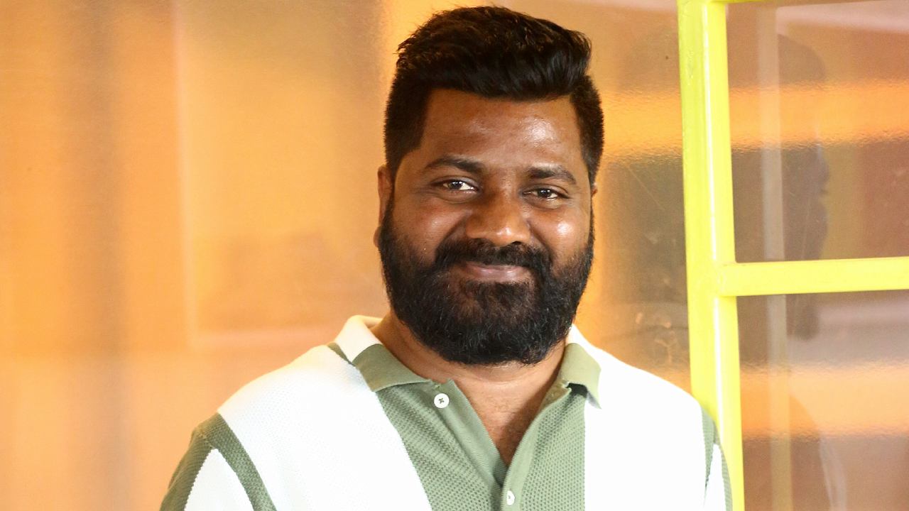 Venu Udugula: నక్సలిజం నుండి రాజకీయం.. వేణు మాస్టర్ ప్లాన్! Venu Udugula: నక్సలిజం నుండి రాజకీయం.. వేణు మాస్టర్ ప్లాన్!