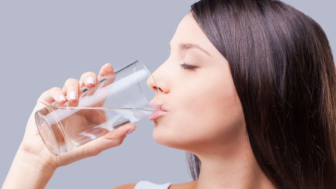 Why You Should Never Drink Water Standing Up, You Must Know These Facts (15)