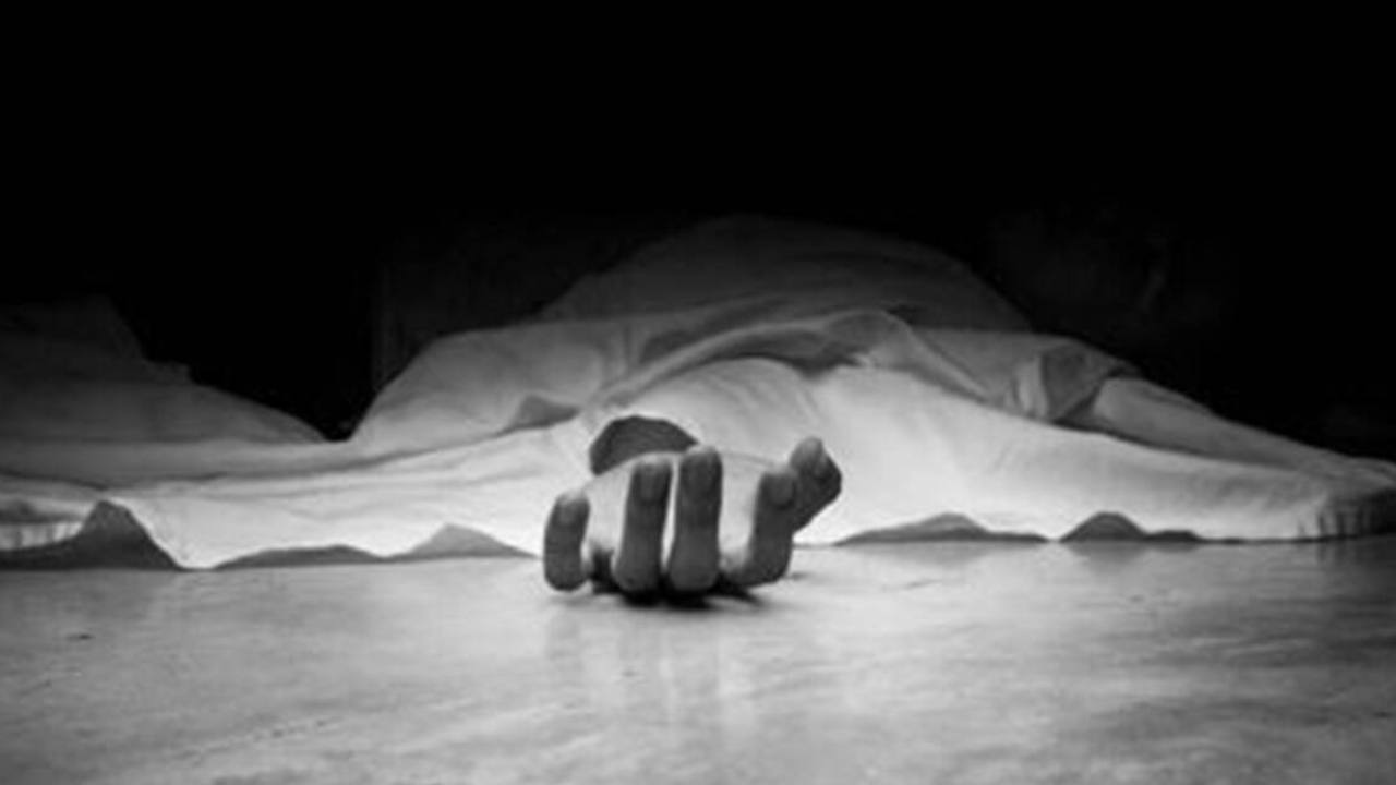 Woman Suicide: లోన్ యాప్ వేధింపులు భరించలేక మహిళ ఆత్మహత్య Woman Suicide: లోన్ యాప్ వేధింపులు భరించలేక మహిళ ఆత్మహత్య