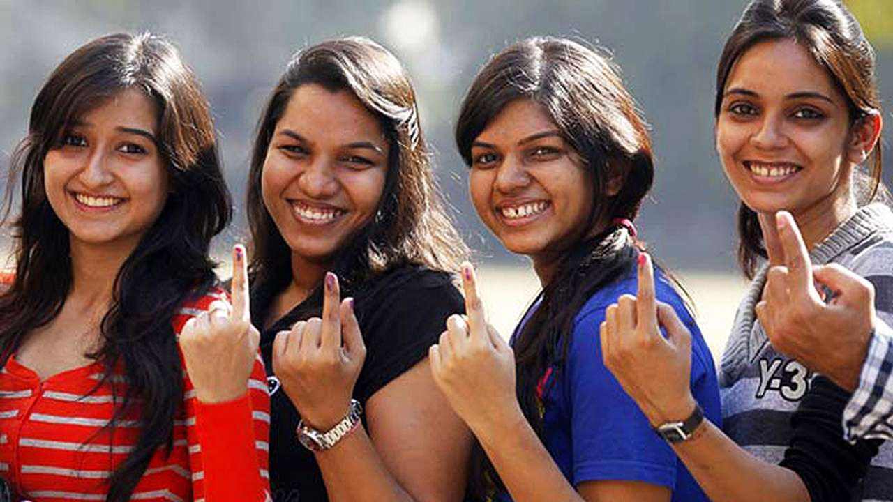 Young Voters: పదిహేడేళ్లకే ఓటరుగా పేరు నమోదు.. ఈసీ నిర్ణయం Young Voters: పదిహేడేళ్లకే ఓటరుగా పేరు నమోదు.. ఈసీ నిర్ణయం