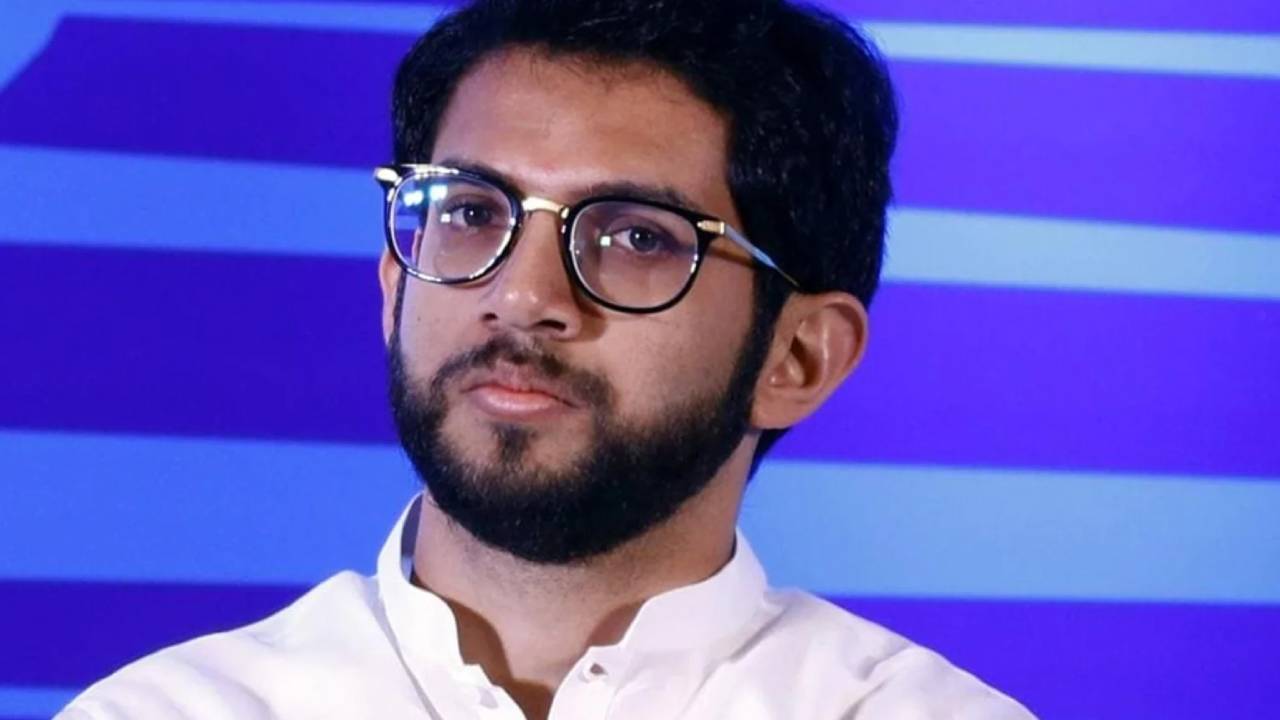 Aditya Thackeray: షిండే ప్రభుత్వం కూలిపోవటం ఖాయం.. మీకోసం పార్టీ తలుపులు ఎప్పుడూ తెరిచే ఉంటాయి.. Aditya Thackeray: షిండే ప్రభుత్వం కూలిపోవటం ఖాయం.. మీకోసం పార్టీ తలుపులు ఎప్పుడూ తెరిచే ఉంటాయి..