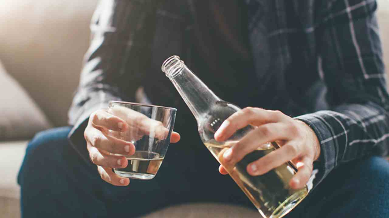 Lancet study: మద్యం వల్ల 15 నుంచి 39 ఏళ్ళ మధ్య వయసు వారికి తీవ్ర ముప్పు Lancet study: మద్యం వల్ల 15 నుంచి 39 ఏళ్ళ మధ్య వయసు వారికి తీవ్ర ముప్పు
