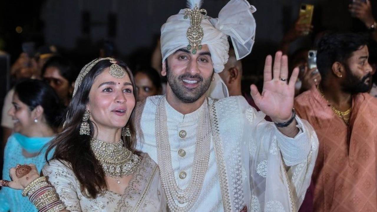 Alia Bhatt : కెన్యా అడవుల్లో రణ్బీర్ నాకు ప్రపోజ్ చేశాడు.. Alia Bhatt : కెన్యా అడవుల్లో రణ్బీర్ నాకు ప్రపోజ్ చేశాడు..