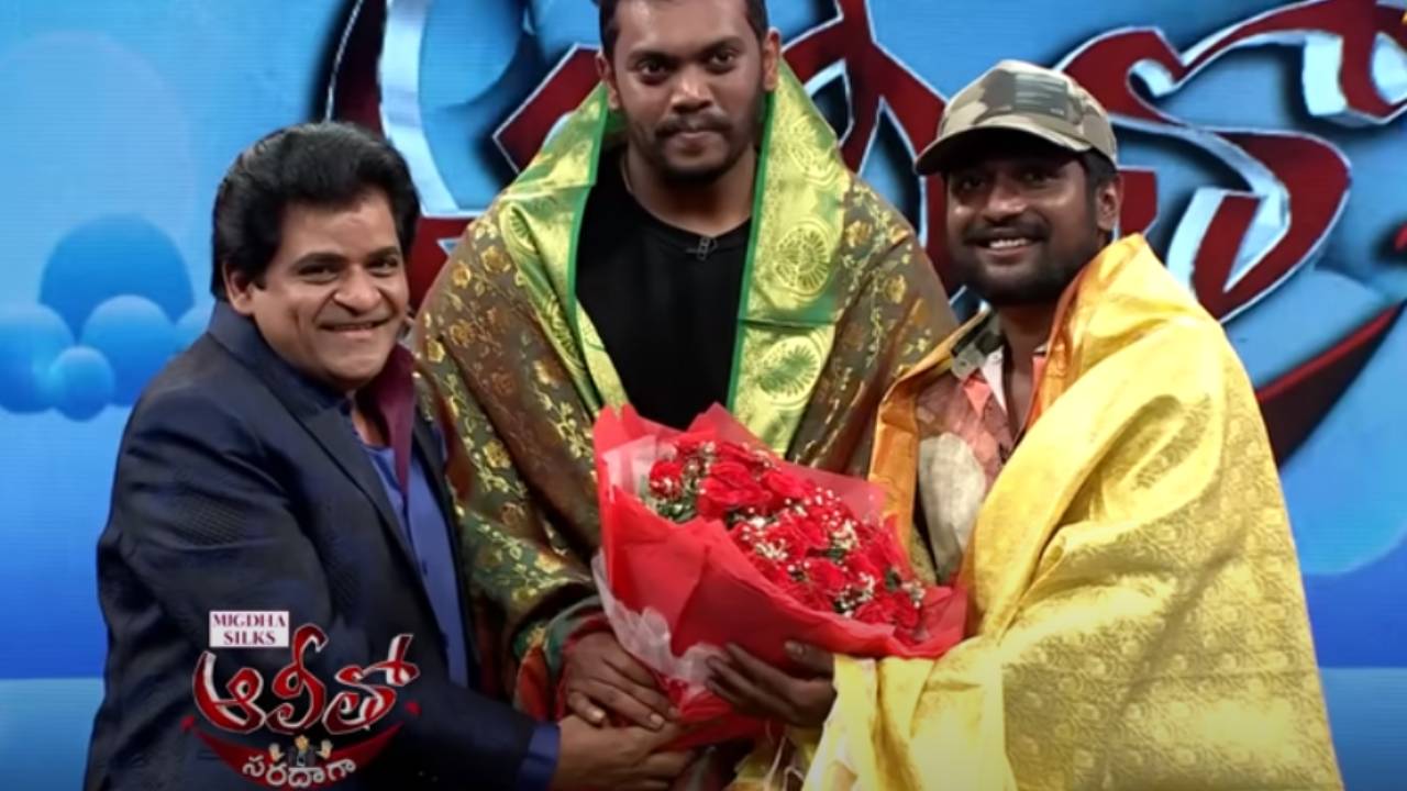 Color Photo : సుహాస్ హీరోనా అంటూ చీప్ లుక్ ఇచ్చారు.. Color Photo : సుహాస్ హీరోనా అంటూ చీప్ లుక్ ఇచ్చారు..