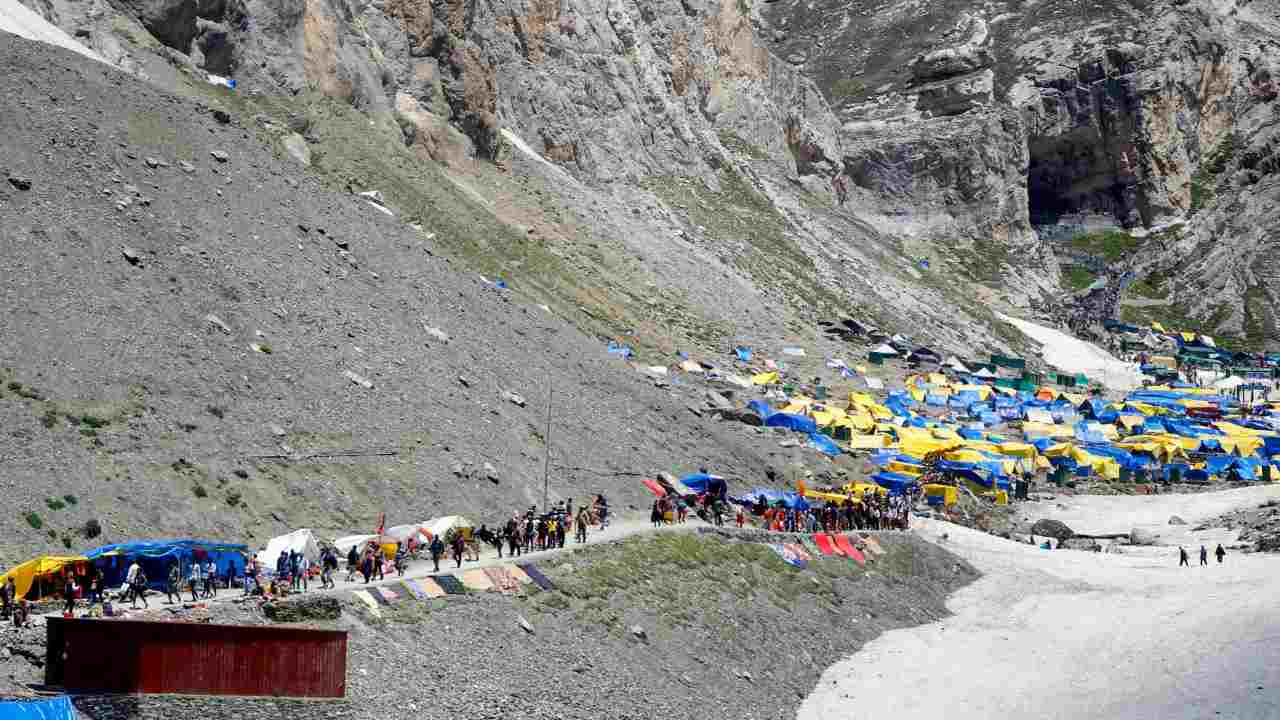 Amarnath yatra: అమర్నాథ్ యాత్రకు వెళ్ళి అదృశ్యమైన ఏపీ యాత్రికుల వివరాలు Amarnath yatra: అమర్నాథ్ యాత్రకు వెళ్ళి అదృశ్యమైన ఏపీ యాత్రికుల వివరాలు