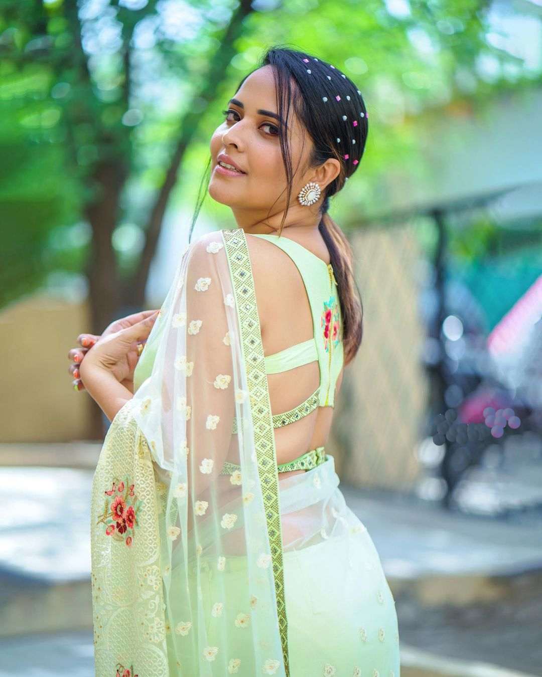 Anasuya latest photoshoot in transperent saree