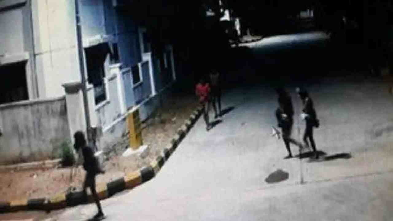 Hayathnagar : హైదరాబాద్ శివారులో మళ్లీ చెడ్డీ గ్యాంగ్ ? Hayathnagar : హైదరాబాద్ శివారులో మళ్లీ చెడ్డీ గ్యాంగ్ ?