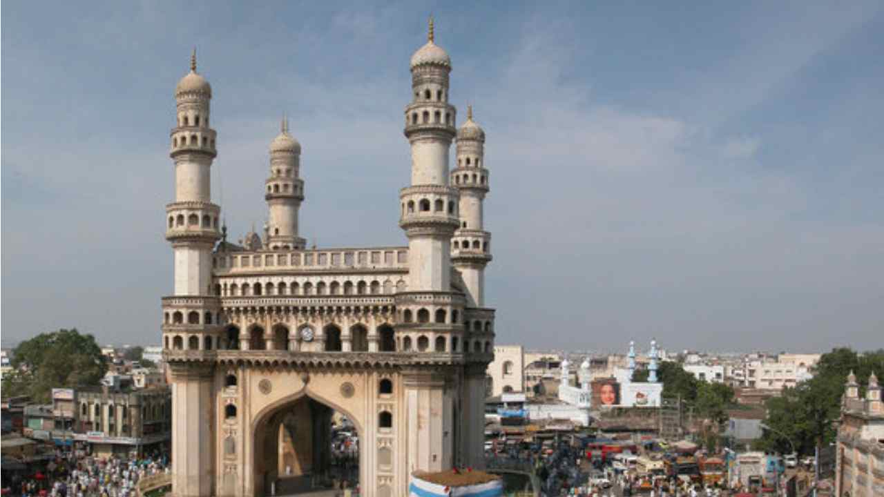 Charminar: నేడు చార్మినార్ 444 పుట్టినరోజు.. విశేషాలివే.. Charminar: నేడు చార్మినార్ 444 పుట్టినరోజు.. విశేషాలివే..