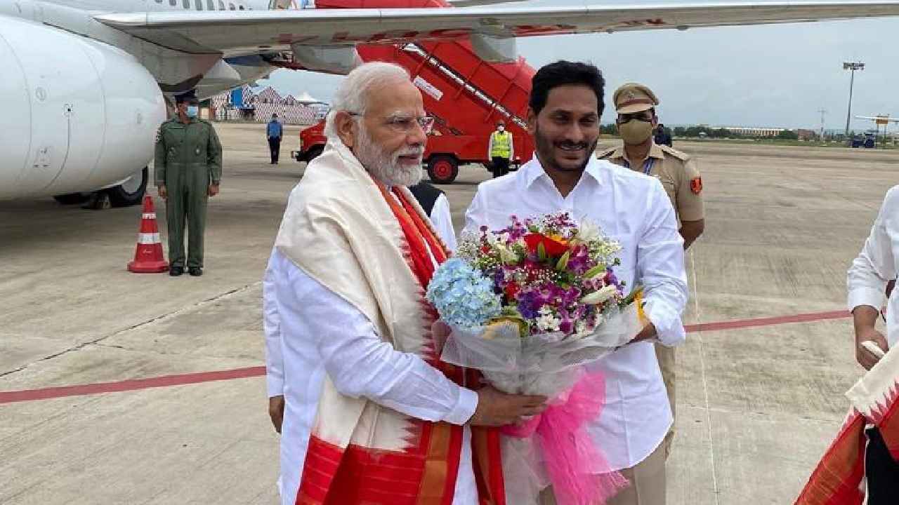 CM Jagan Request : ప్రత్యేక హోదా ఇవ్వండి.. అల్లూరి సాక్షిగా ప్రధాని మోదీకి సీఎం జగన్ విజ్ఞప్తి CM Jagan Request : ప్రత్యేక హోదా ఇవ్వండి.. అల్లూరి సాక్షిగా ప్రధాని మోదీకి సీఎం జగన్ విజ్ఞప్తి