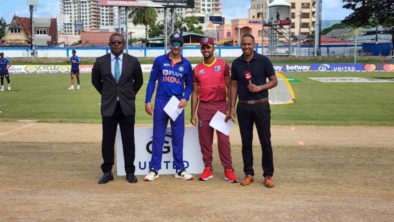 India vs West Indies: టాస్ గెలిచి బ్యాటింగ్ ఎంచుకున్న టీమిండియా India vs West Indies: టాస్ గెలిచి బ్యాటింగ్ ఎంచుకున్న టీమిండియా