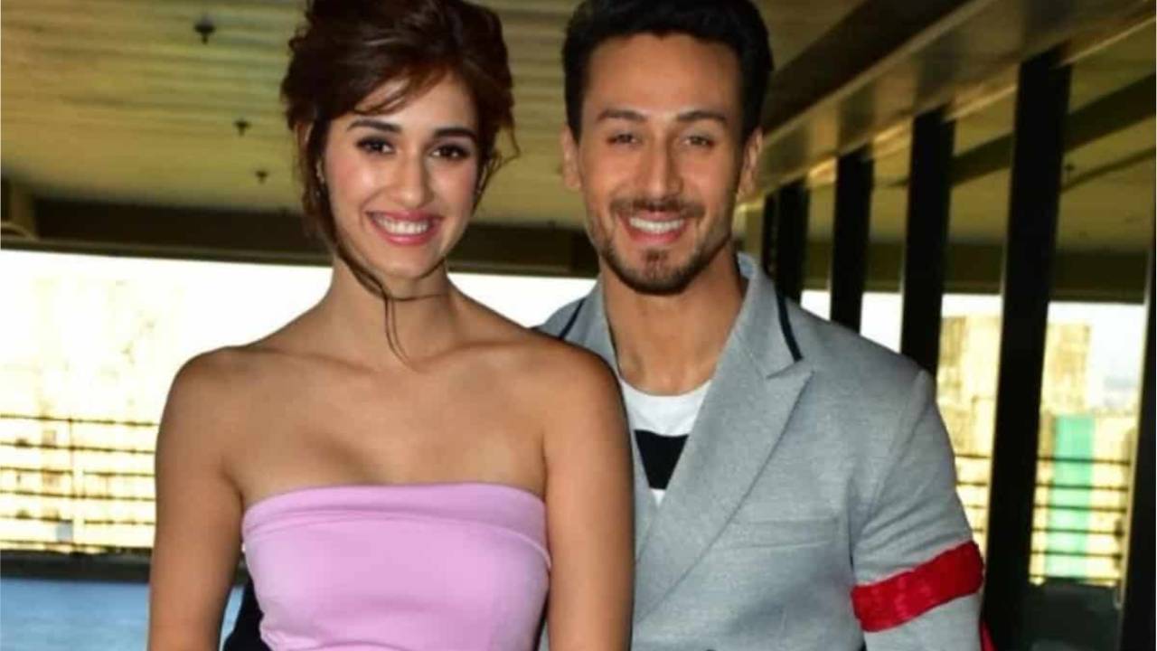 Disha Patani : బాలీవుడ్ స్టార్ లవ్ బర్డ్స్ విడిపోయారా? ఆరేళ్ళ ప్రేమకి బ్రేకప్ చెప్పారా? Disha Patani : బాలీవుడ్ స్టార్ లవ్ బర్డ్స్ విడిపోయారా? ఆరేళ్ళ ప్రేమకి బ్రేకప్ చెప్పారా?