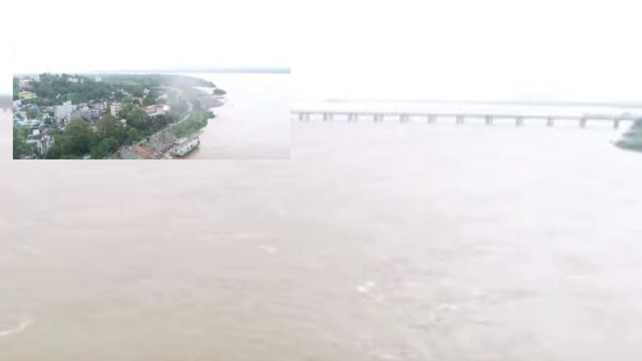 Godavari : భారీ వర్షాలకు గోదావరి ఉగ్రరూపం..చివరి ప్రమాద హెచ్చరిక జారీ Godavari : భారీ వర్షాలకు గోదావరి ఉగ్రరూపం..చివరి ప్రమాద హెచ్చరిక జారీ