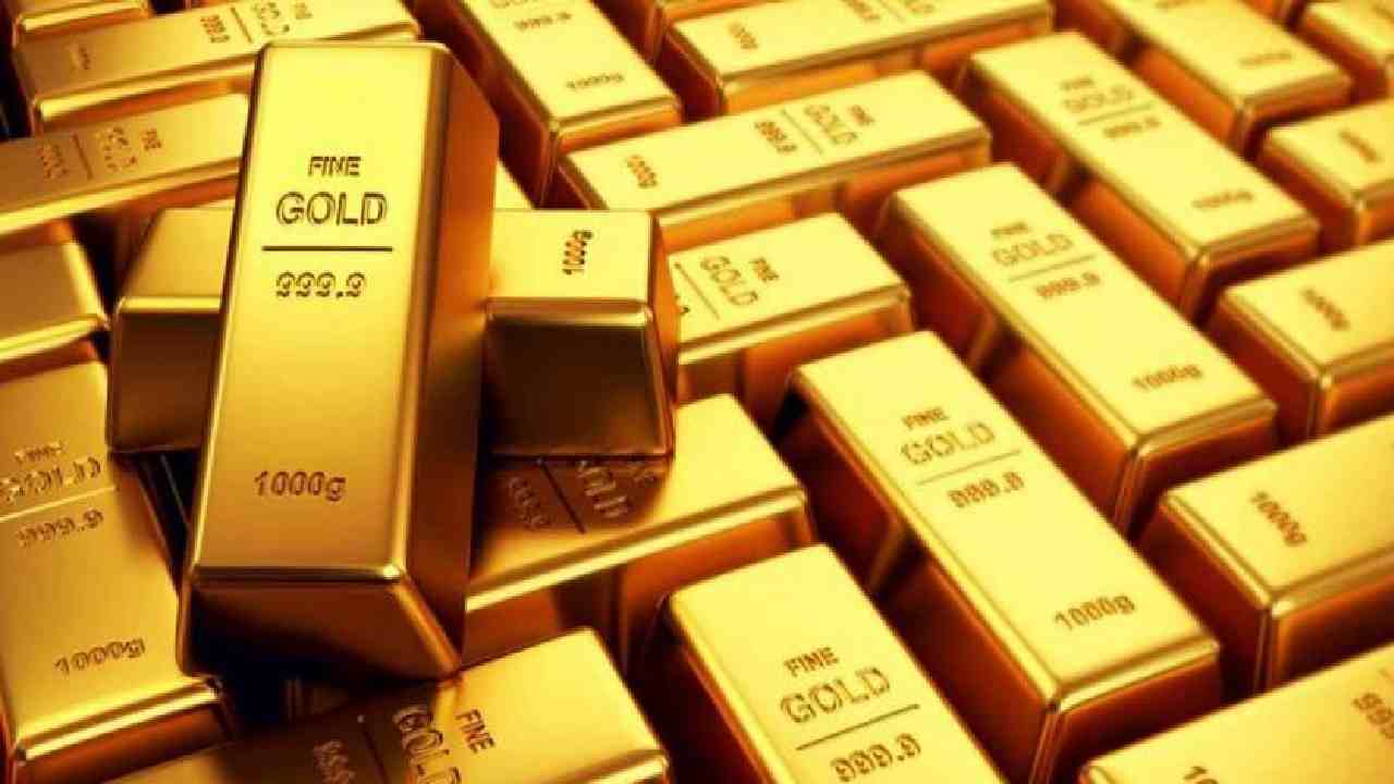 Gold Smuggling : శంషాబాద్ ఎయిర్ పోర్ట్ లో కిలో బంగారం పట్టివేత Gold Smuggling : శంషాబాద్ ఎయిర్ పోర్ట్ లో కిలో బంగారం పట్టివేత
