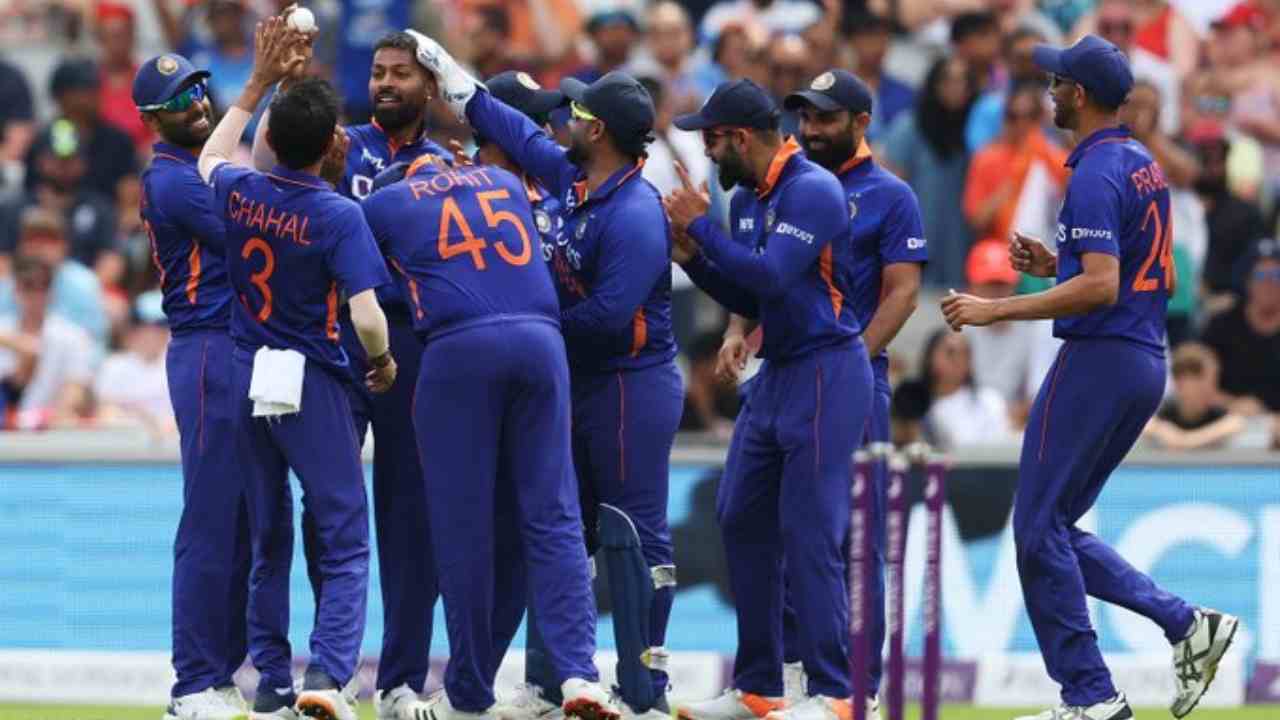 England vs India: భారత బౌలర్ల ధాటికి ఇంగ్లండ్ ఆలౌట్ England vs India: భారత బౌలర్ల ధాటికి ఇంగ్లండ్ ఆలౌట్
