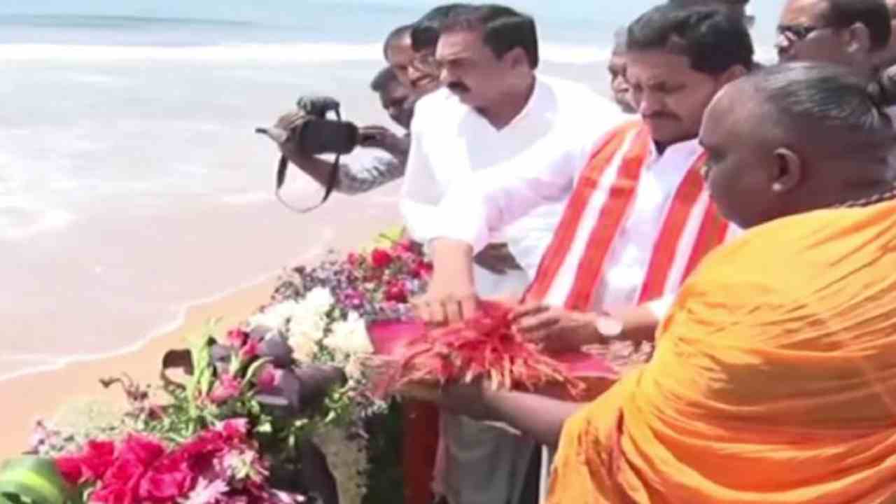 YS Jagan: రామాయపట్నం పోర్టు పనులను ప్రారంభించిన సీఎం జగన్ YS Jagan: రామాయపట్నం పోర్టు పనులను ప్రారంభించిన సీఎం జగన్