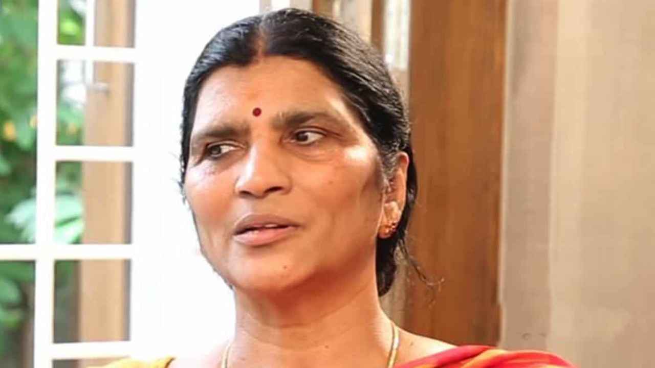 lakshmi parvathi: చంద్రబాబుకు ఈ వయసులో పనేముంది?: లక్ష్మీ పార్వతి lakshmi parvathi: చంద్రబాబుకు ఈ వయసులో పనేముంది?: లక్ష్మీ పార్వతి