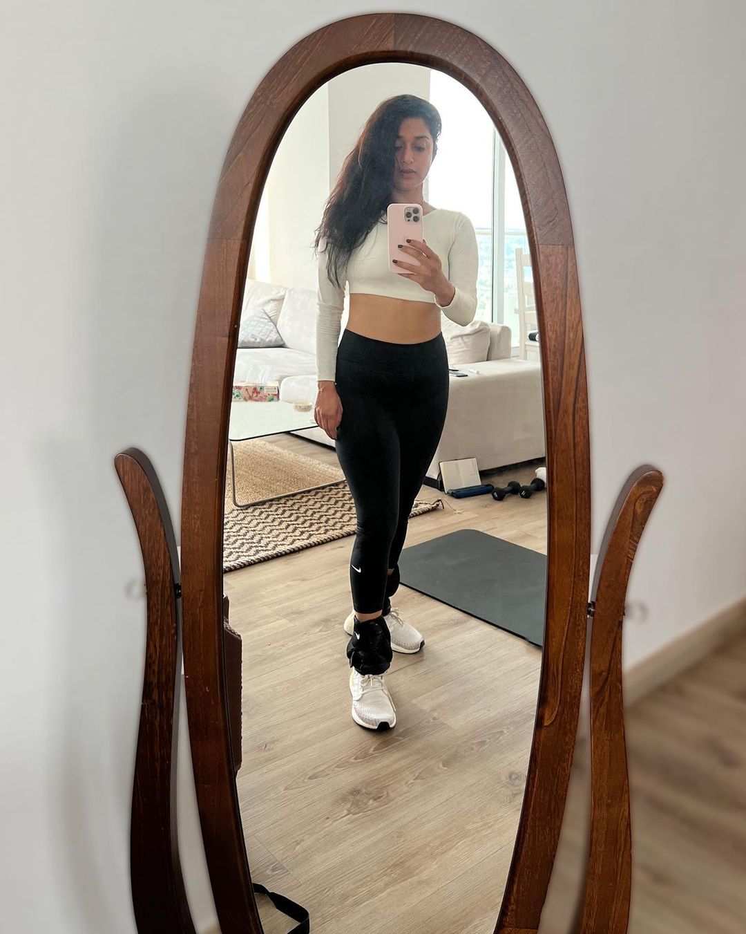 Meera Jasmine mirror selfie 