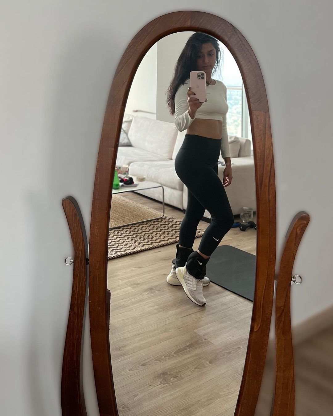 Meera Jasmine mirror selfie 
