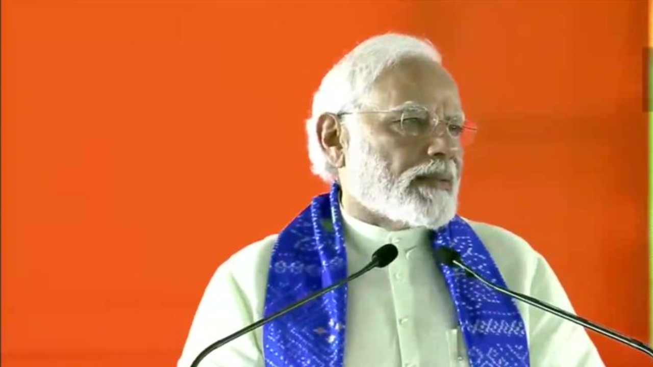 bjp: డబుల్ ఇంజన్ ప్రభుత్వం కోసం తెలంగాణ ప్రజలు పట్టాలు వేస్తున్నారు: మోదీ bjp: డబుల్ ఇంజన్ ప్రభుత్వం కోసం తెలంగాణ ప్రజలు పట్టాలు వేస్తున్నారు: మోదీ