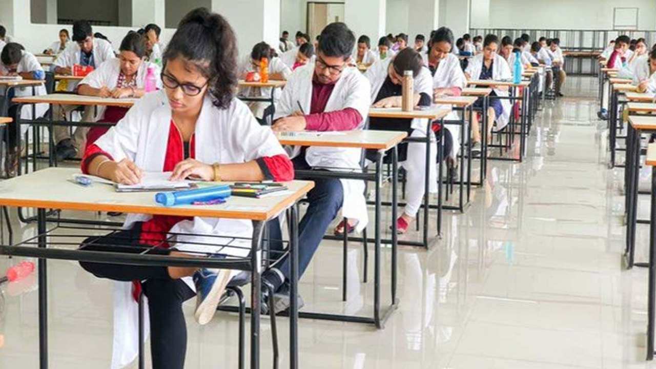 NEET Exam: రేపు తెలంగాణలో 115 కేంద్రాల్లో నీట్ ఎగ్జామ్.. అభ్యర్థులు ఈ నిబంధనలు తప్పనిసరిగా పాటించాలి.. NEET Exam: రేపు తెలంగాణలో 115 కేంద్రాల్లో నీట్ ఎగ్జామ్.. అభ్యర్థులు ఈ నిబంధనలు తప్పనిసరిగా పాటించాలి..