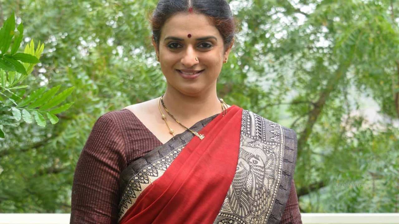 Pavitra Lokesh : సైబర్క్రైమ్ పోలీసులను ఆశ్రయించిన సీనియర్ నటి.. Pavitra Lokesh : సైబర్క్రైమ్ పోలీసులను ఆశ్రయించిన సీనియర్ నటి..