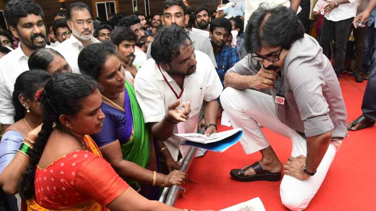 Pawan kalyan: సంపూర్ణ మద్యపాన నిషేధం ఏమైంది?: పవన్ కల్యాణ్ Pawan kalyan: సంపూర్ణ మద్యపాన నిషేధం ఏమైంది?: పవన్ కల్యాణ్