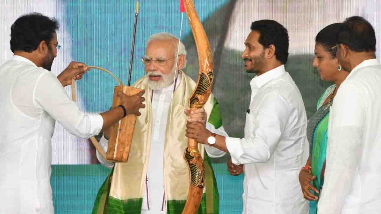PM Modi: చిరస్మరణీయ కార్యక్రమ విశేషాలను మీతో పంచుకుంటున్నా..! ట్విటర్లో వీడియో పోస్టు చేసిన మోదీ PM Modi: చిరస్మరణీయ కార్యక్రమ విశేషాలను మీతో పంచుకుంటున్నా..! ట్విటర్లో వీడియో పోస్టు చేసిన మోదీ