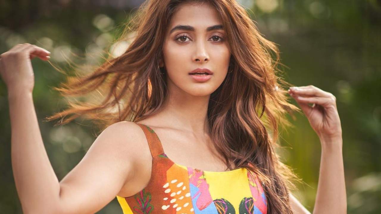 Pooja Hegde : తమిళ్ వాళ్ళకి కూడా పూజాహెగ్డేనే కావాలంట.. Pooja Hegde : తమిళ్ వాళ్ళకి కూడా పూజాహెగ్డేనే కావాలంట..