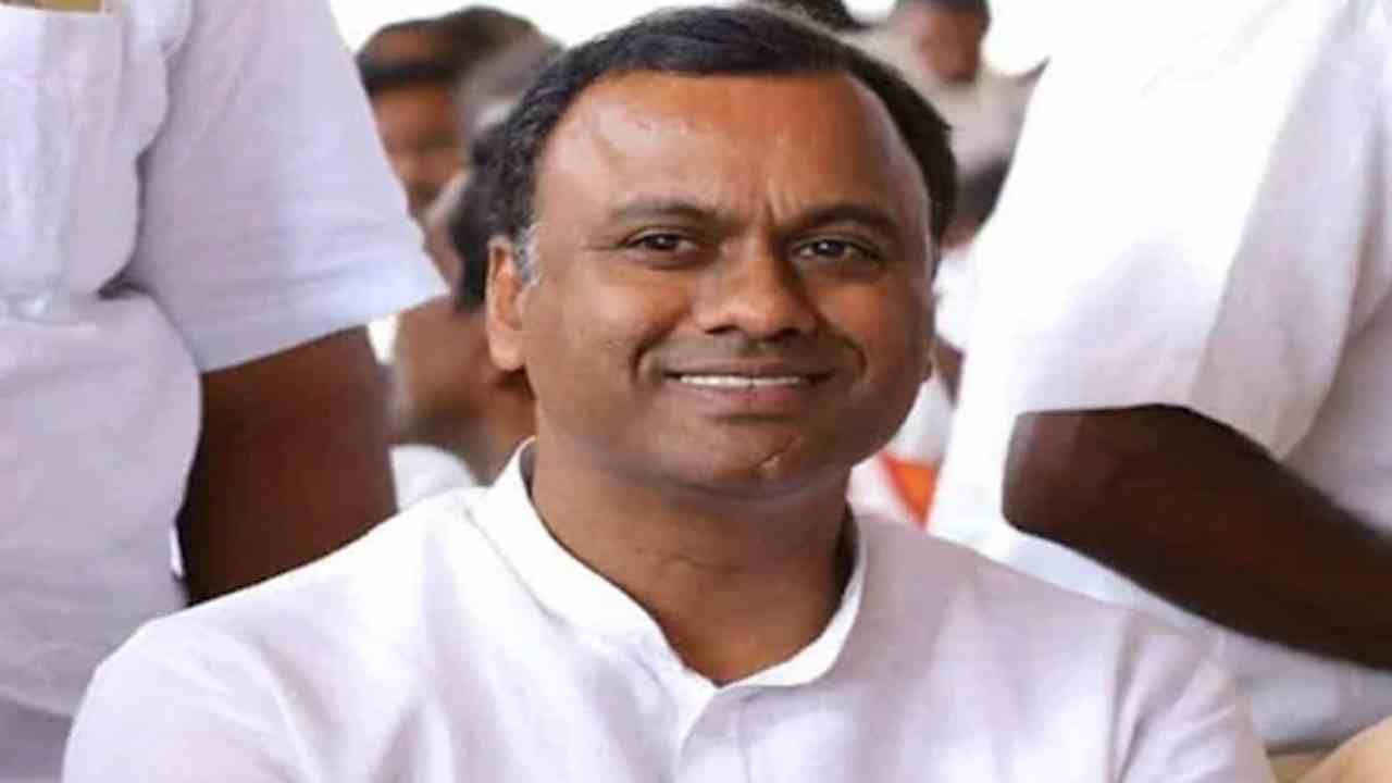 Telangana: కేసీఆర్ని ఓడించడం బీజేపీతో సాధ్యమవుతుంది: కాంగ్రెస్ ఎమ్మెల్యే కోమటిరెడ్డి రాజగోపాల్ రెడ్డి Telangana: కేసీఆర్ని ఓడించడం బీజేపీతో సాధ్యమవుతుంది: కాంగ్రెస్ ఎమ్మెల్యే కోమటిరెడ్డి రాజగోపాల్ రెడ్డి