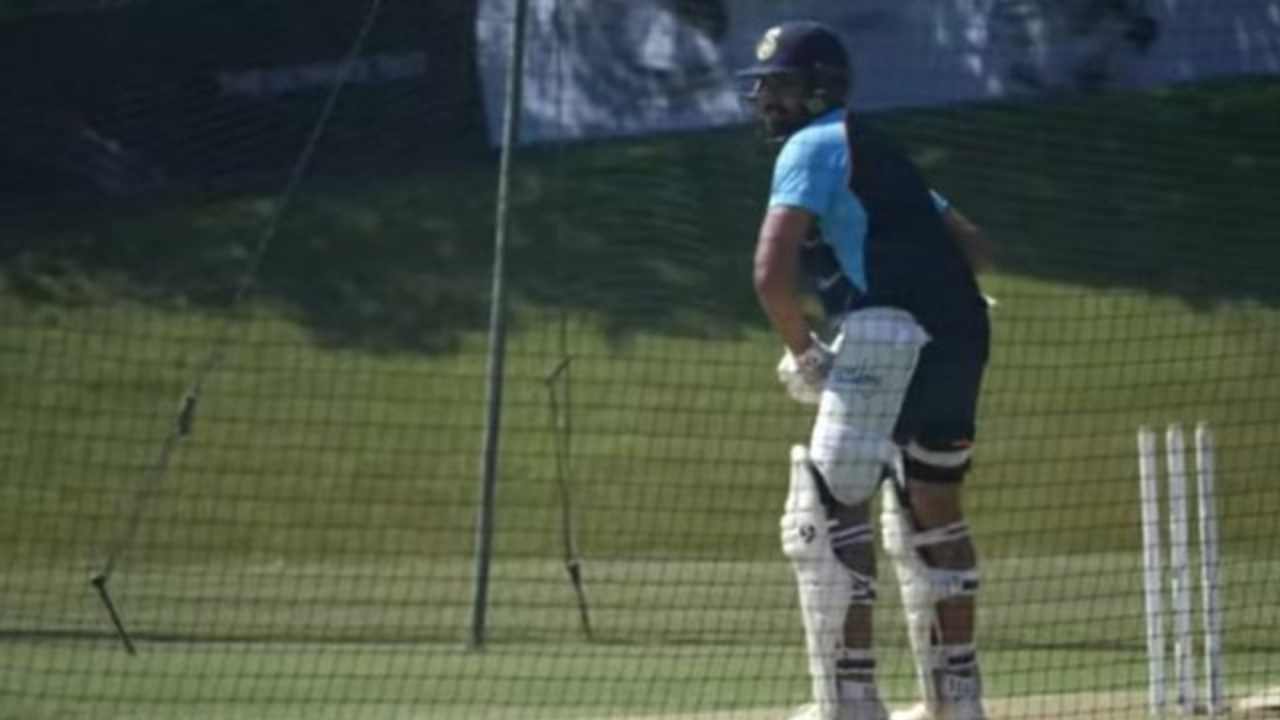 Rohit Sharma: కరోనా నుంచి కోలుకుని నెట్స్లో రోహిత్ శర్మ ప్రాక్టీస్ Rohit Sharma: కరోనా నుంచి కోలుకుని నెట్స్లో రోహిత్ శర్మ ప్రాక్టీస్