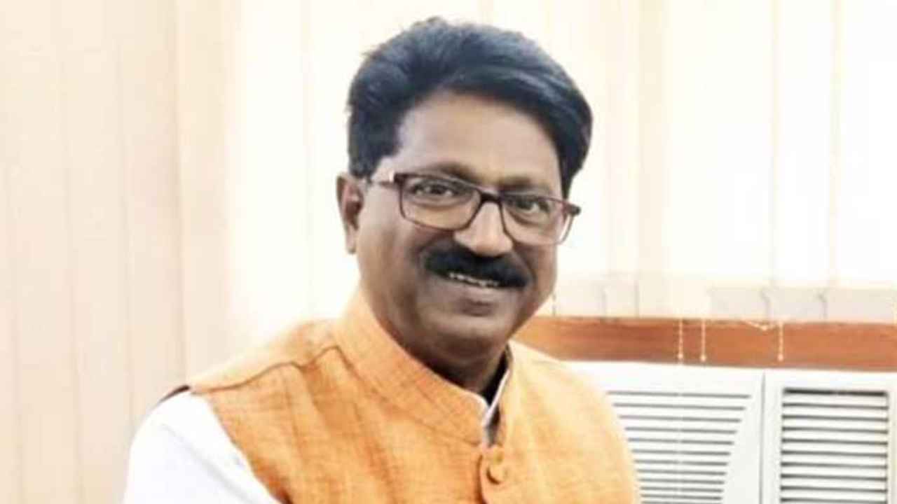 Maharashtra: శివసేనకు ఉద్ధవ్ ఠాక్రేనే చీఫ్.. రెబల్ ఎమ్మెల్యేల గ్రూపునకు గుర్తింపులేదు: ఎంపీ సావంత్ Maharashtra: శివసేనకు ఉద్ధవ్ ఠాక్రేనే చీఫ్.. రెబల్ ఎమ్మెల్యేల గ్రూపునకు గుర్తింపులేదు: ఎంపీ సావంత్