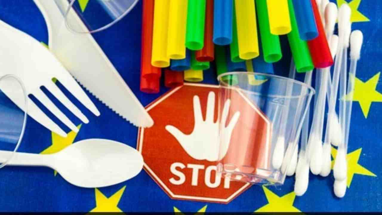 Single Use Plastic Ban: నేటి నుంచి ఈ వస్తువులు బ్యాన్.. వాడారో.. ఫెనాల్టీ కట్టాల్సిందే.. Single Use Plastic Ban: నేటి నుంచి ఈ వస్తువులు బ్యాన్.. వాడారో.. ఫెనాల్టీ కట్టాల్సిందే..