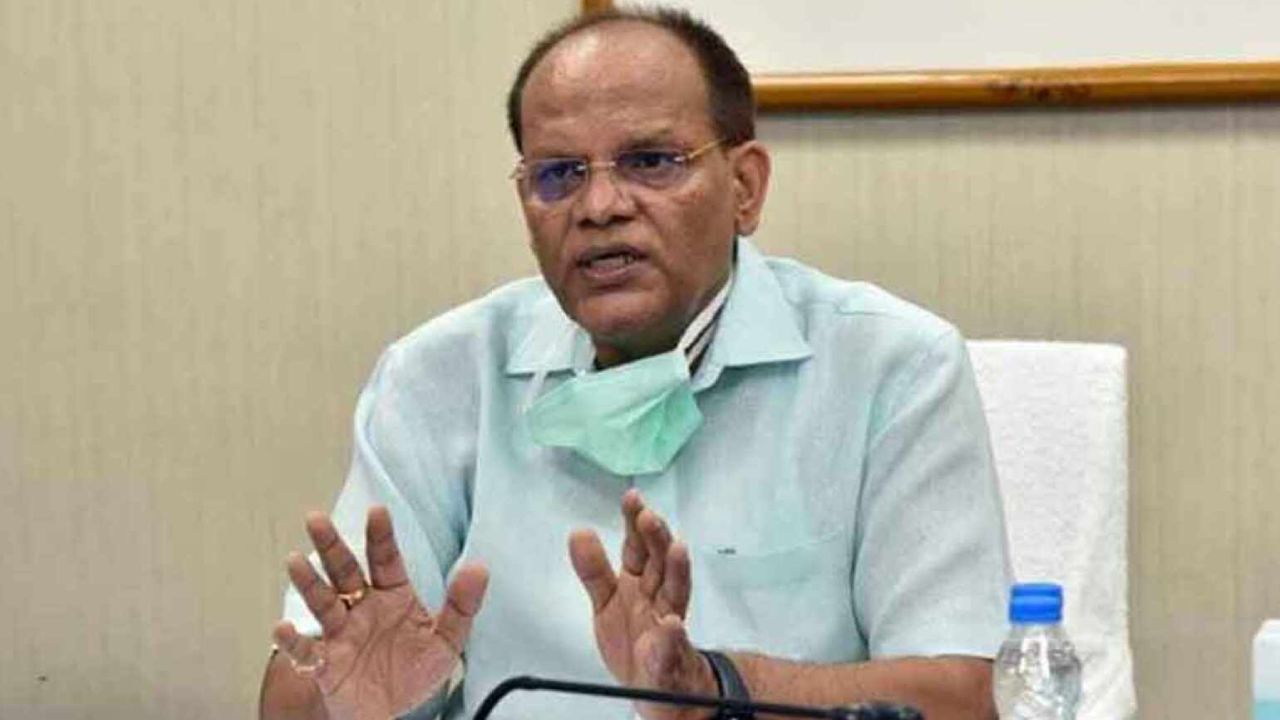 rains: అవసరమైతే ప్రత్యేక శిబిరాలకు తరలించండి: భారీ వర్షాలపై సీఎస్ సోమేశ్ సూచనలు rains: అవసరమైతే ప్రత్యేక శిబిరాలకు తరలించండి: భారీ వర్షాలపై సీఎస్ సోమేశ్ సూచనలు