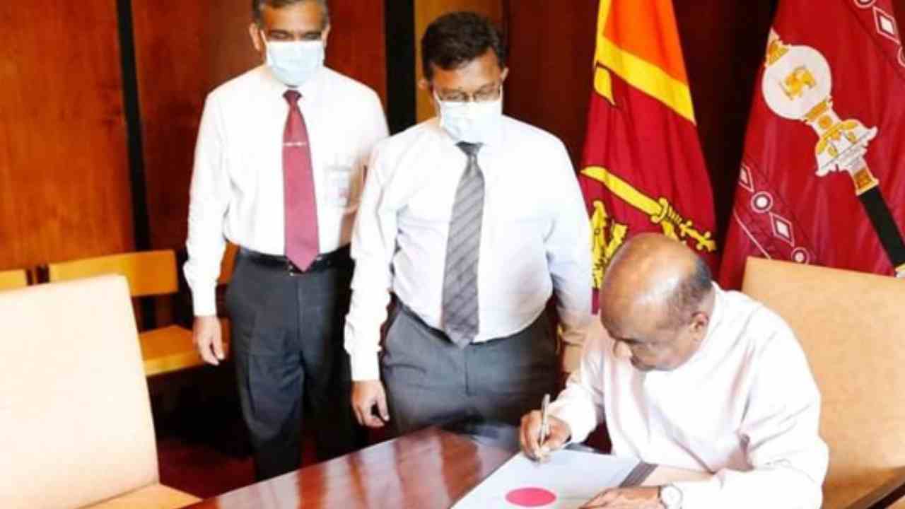 Sri Lanka: గొటబాయ రాజపక్స రాజీనామాను ఆమోదించాను.. 7 రోజుల్లో శ్రీలంకకు కొత్త అధ్యక్షుడు: అభయ్వర్ధన Sri Lanka: గొటబాయ రాజపక్స రాజీనామాను ఆమోదించాను.. 7 రోజుల్లో శ్రీలంకకు కొత్త అధ్యక్షుడు: అభయ్వర్ధన