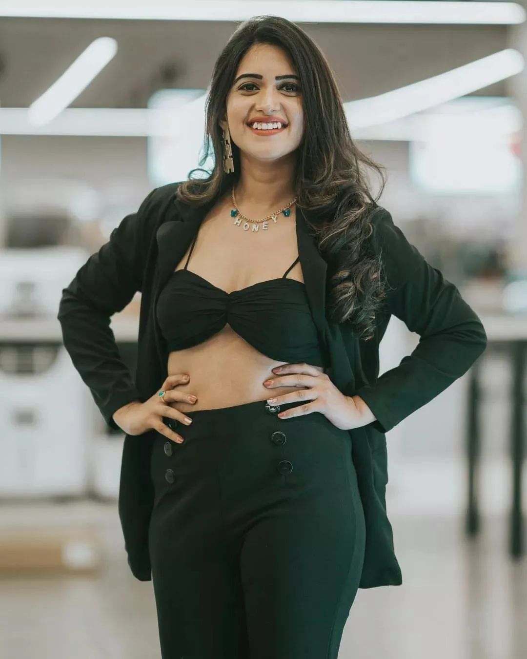 Sravanthi 6