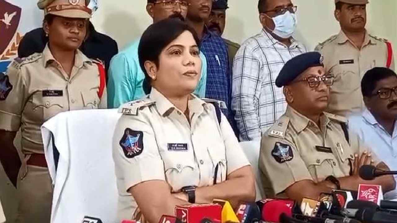 Gold Theft : కేజీన్నర బంగారం చోరీని చేధించిన పోలీసులు Gold Theft : కేజీన్నర బంగారం చోరీని చేధించిన పోలీసులు