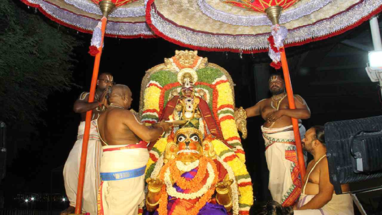 Srinivasa Mangapuram : హనుమంత వాహనంపై శ్రీ కల్యాణ వెంకన్న అభయం Srinivasa Mangapuram : హనుమంత వాహనంపై శ్రీ కల్యాణ వెంకన్న అభయం