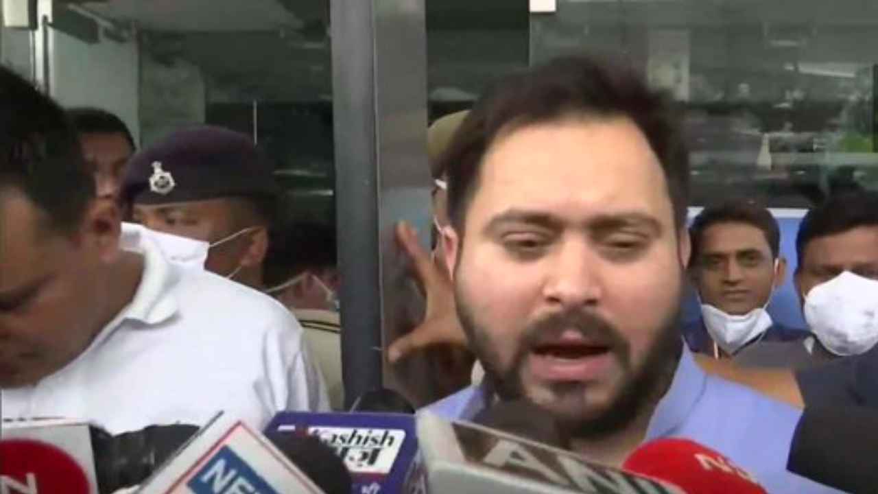 Tejashwi Yadav: అవసరమైతే లాలూను చికిత్స కోసం సింగపూర్కు తీసుకెళ్తాం: తేజస్వీ యాదవ్ Tejashwi Yadav: అవసరమైతే లాలూను చికిత్స కోసం సింగపూర్కు తీసుకెళ్తాం: తేజస్వీ యాదవ్