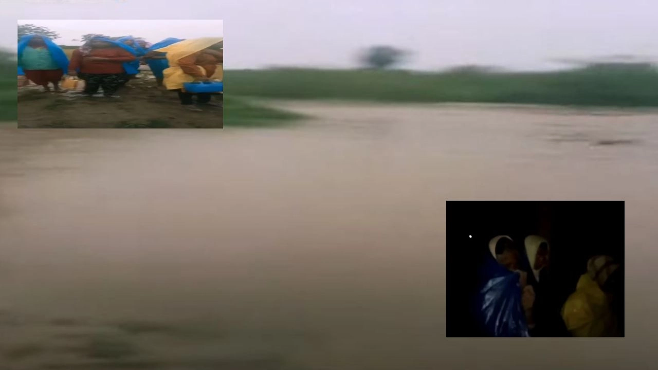 people trapped in streams : రెండు వాగుల్లో చిక్కుకుపోయిన 37 మంది.. వాగు మధ్యలో ఉన్న శ్మశాన వాటికలో తలదాచుకున్న మహిళా కూలీలు, గొర్రెల కాపరులు people trapped in streams : రెండు వాగుల్లో చిక్కుకుపోయిన 37 మంది.. వాగు మధ్యలో ఉన్న శ్మశాన వాటికలో తలదాచుకున్న మహిళా కూలీలు, గొర్రెల కాపరులు
