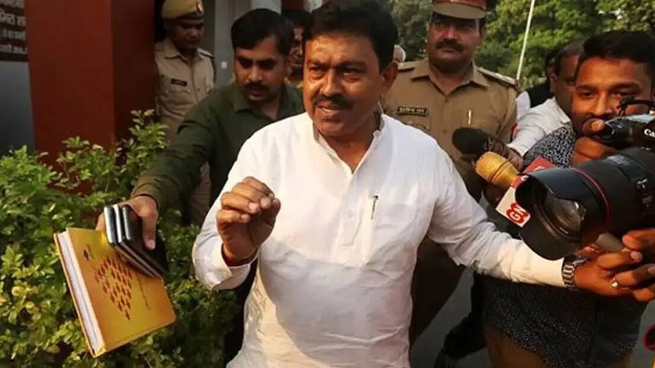 కుక్కలు వెంటపడుతుంటాయి.. రైతు సంఘం నేతలపై కేంద్రమంత్రి వివాదాస్పద వ్యాఖ్యలు కుక్కలు వెంటపడుతుంటాయి.. రైతు సంఘం నేతలపై కేంద్రమంత్రి వివాదాస్పద వ్యాఖ్యలు