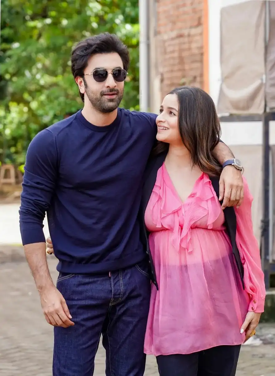 Alia Bhatt Spotted With Her Baby Bump
