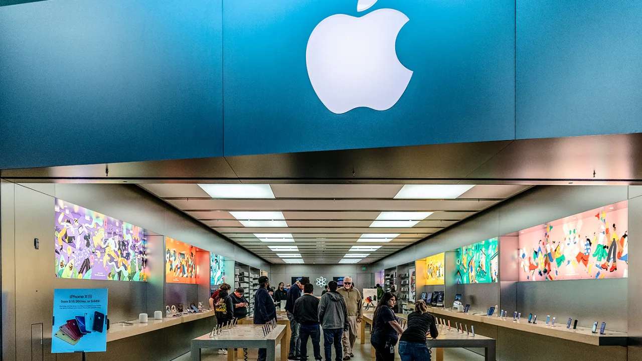 Apple Employees : ఆపిల్ ఉద్యోగులకు కొత్త ఆప్షన్.. ఇకపై మాస్క్లు లేకుండానే ఆఫీసులకు రావొచ్చు! Apple Employees : ఆపిల్ ఉద్యోగులకు కొత్త ఆప్షన్.. ఇకపై మాస్క్లు లేకుండానే ఆఫీసులకు రావొచ్చు!