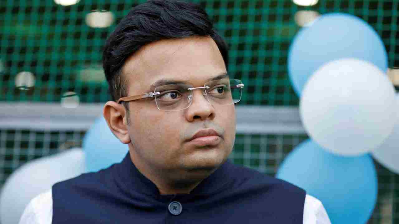 BCCI Secretary Jay Shah: అమిత్ షా తనయుడు జైషాపై ప్రతిపక్షాల విమర్శల దాడి.. త్రివర్ణ పతాకాన్ని పట్టుకునేందుకు తిరస్కరించిన వీడియో వైరల్ BCCI Secretary Jay Shah: అమిత్ షా తనయుడు జైషాపై ప్రతిపక్షాల విమర్శల దాడి.. త్రివర్ణ పతాకాన్ని పట్టుకునేందుకు తిరస్కరించిన వీడియో వైరల్