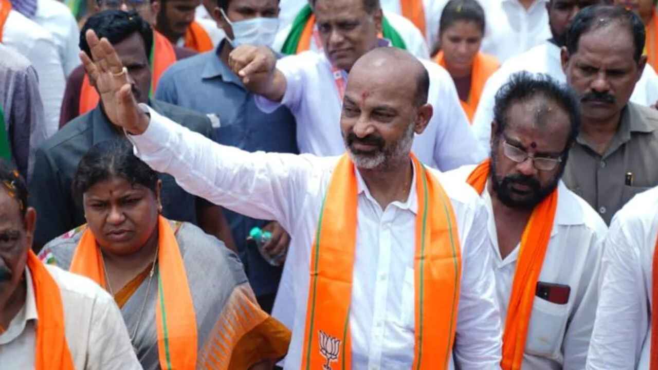 Bandi Sanjay Padayatra : బీజేపీ ప్రభుత్వం వచ్చేవరకు పాదయాత్ర కొనసాగుతుంది-బండి సంజయ్ Bandi Sanjay Padayatra : బీజేపీ ప్రభుత్వం వచ్చేవరకు పాదయాత్ర కొనసాగుతుంది-బండి సంజయ్
