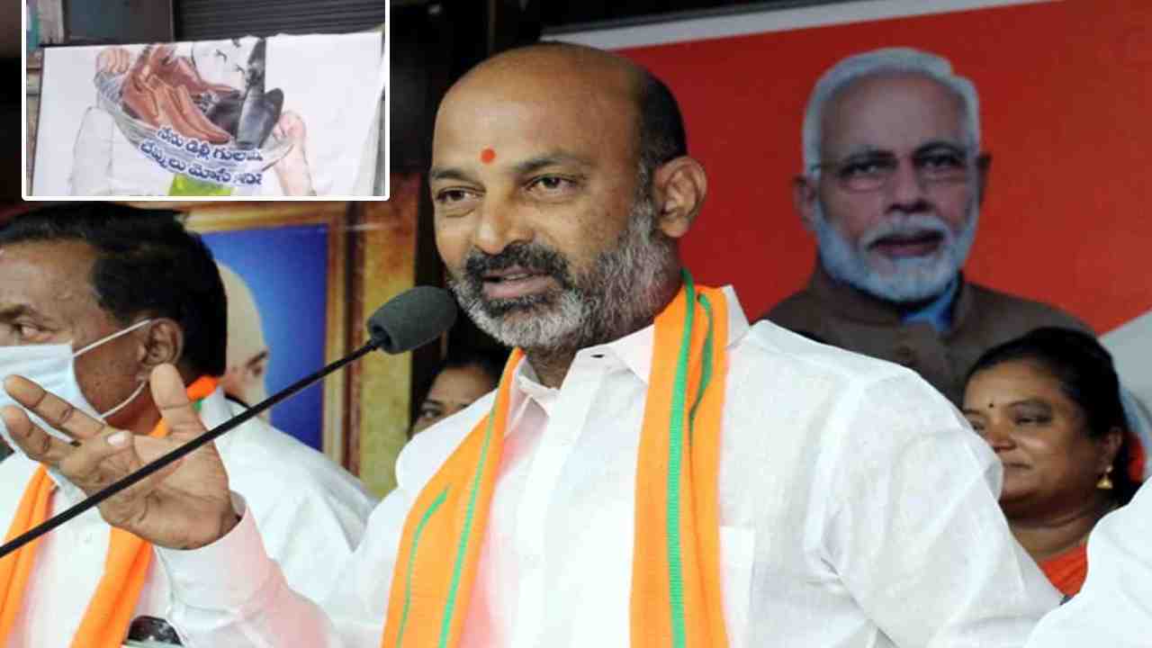 Bandi Sanjay Flexies: వరంగల్లో బండి సంజయ్ ప్లెక్సీల కలకలం.. సంజయ్ చెప్పులు మోస్తున్నట్లు ఫొటోలు మార్ఫింగ్ Bandi Sanjay Flexies: వరంగల్లో బండి సంజయ్ ప్లెక్సీల కలకలం.. సంజయ్ చెప్పులు మోస్తున్నట్లు ఫొటోలు మార్ఫింగ్